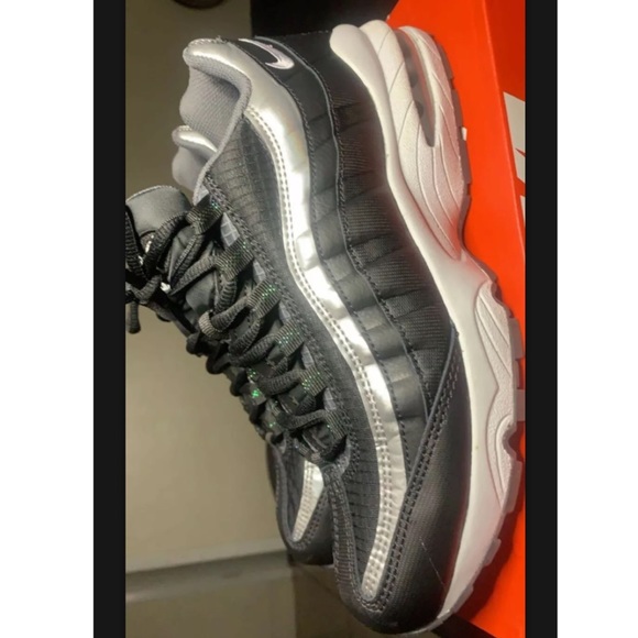 Air Max - Picture 3 of 3